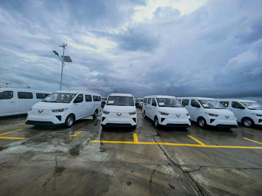 Wuling Yangguang EV, minibús eléctrico, furgoneta eléctrica de pasajeros de 9 plazas, autobús lanzadera eléctrico puro, autobús eléctrico ligero, microbús eléctrico LHD