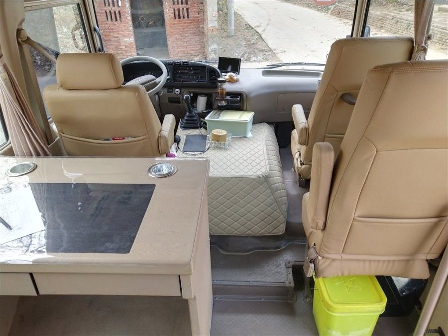 El práctico de costa usado diesel de la mano de 2017 TOYATO segundos transporta los asientos Mini Bus de la mano derecha 23