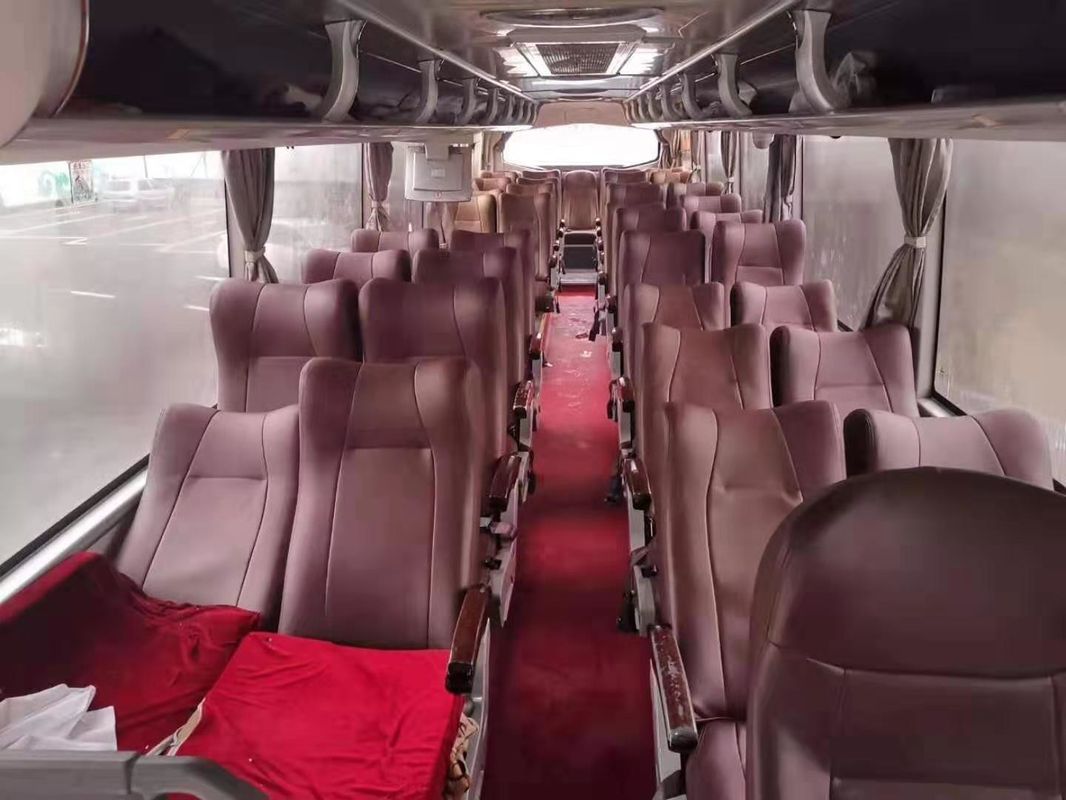 El euro cuatro asientos de la emisión 49 utilizó el práctico de costa de la mano de la capa segunda de los autobuses unos y medio de Yutong con el aire/acondicionado