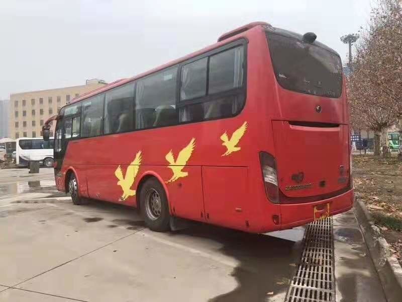 Nuevo autobús usado del pasajero de la marca de Yutong de la llegada rojo transmisión manual de 2013 años