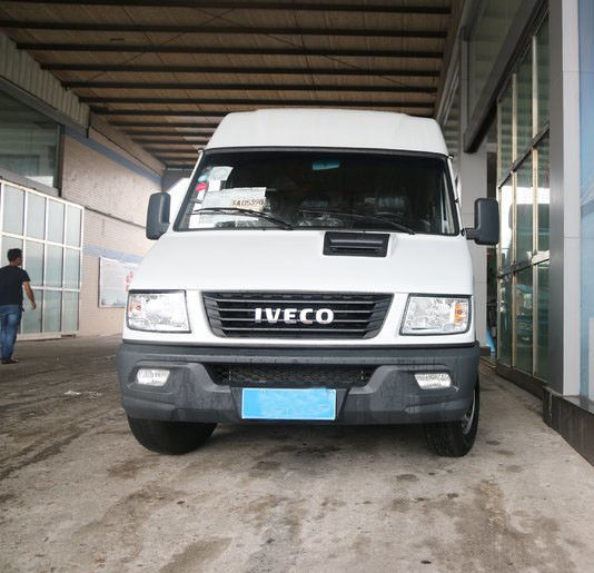 Marca blanca Usado y nuevo minibús 6 asientos 129 CV Diesel 2013-2018 año