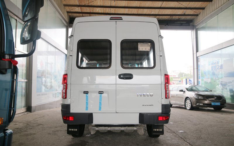 El microbús usado y nuevo 6 de la marca blanca de Iveco asienta 129 años del diesel 2013-2018 de HP