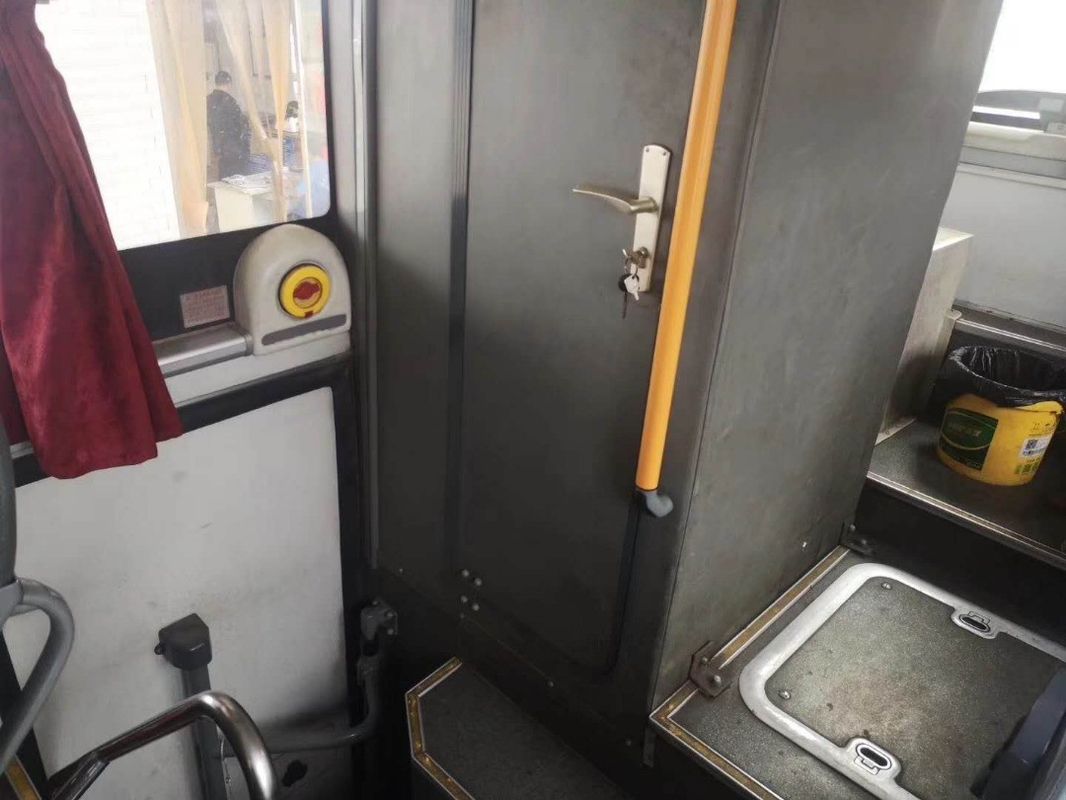 Asientos fuertes usados diesel del capítulo 25-57 de Bus Yutong zk6127 del coche con el retrete de la CA
