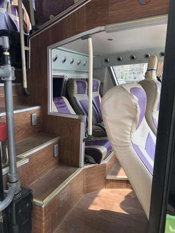 2012 años Yutong utilizaron el autobús 61 Seat del coche/arriba autobús comercial usado verde del tejado