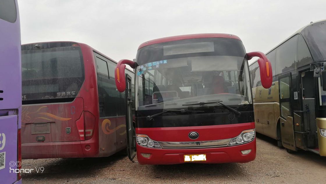 Yutong rojo utilizó puertas diesel del aire/acondicionado dos de la ayuda del autobús ZK6121HQ3Z 68 Seat RHD del práctico de costa
