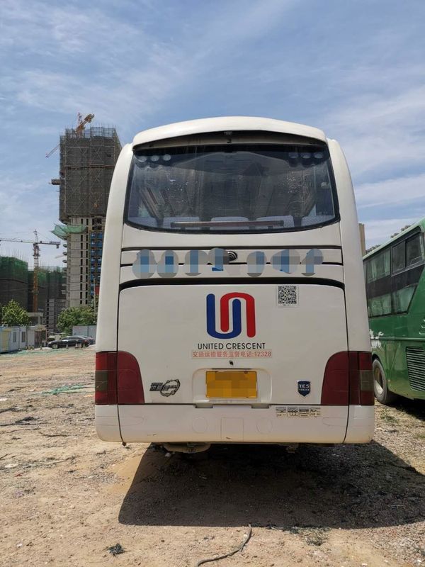 51 asientos utilizaron color blanco plano del lado izquierdo de la serie del hombre del autobús de servicio de la ciudad de Yutong del coche diesel de la dirección