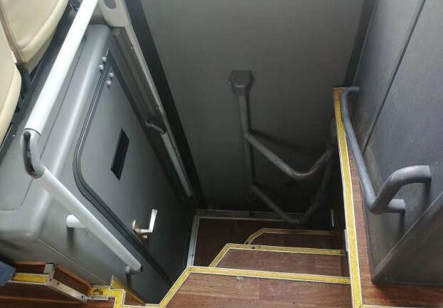 2013 años utilizaron asientos del autobús 57 del modelo de los autobuses Zk6125 de Yutong con el saco hinchable/el retrete seguros