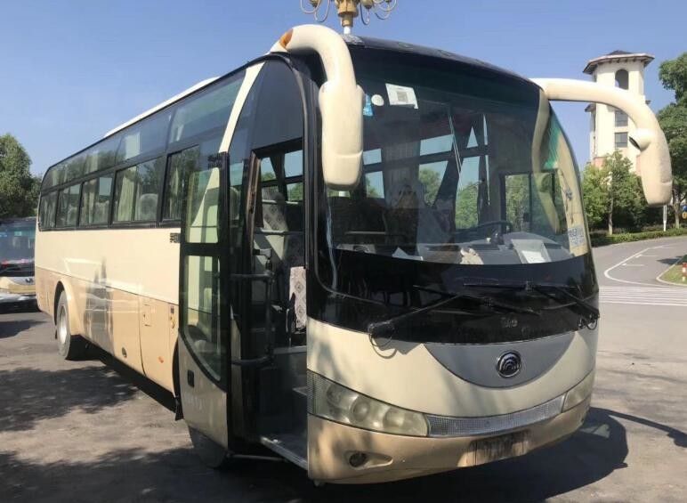 Los asientos del autobús turístico 47 de la segunda mano de 2010 años utilizaron el autobús del coche del modelo de Yutong Zk6100