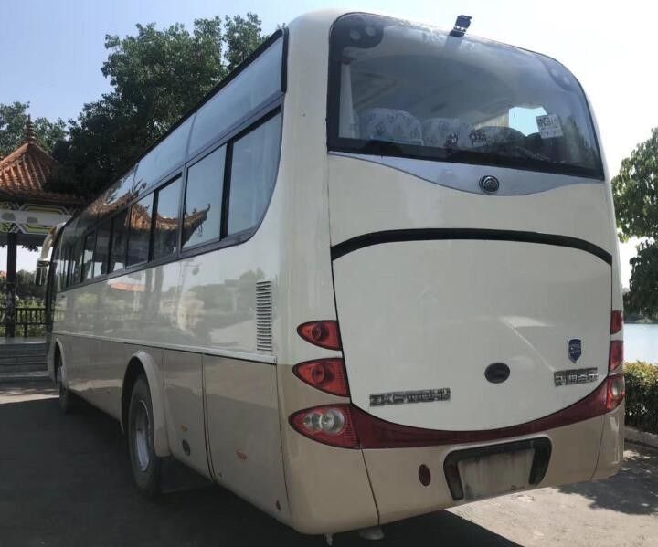 Los asientos del autobús turístico 47 de la segunda mano de 2010 años utilizaron el autobús del coche del modelo de Yutong Zk6100