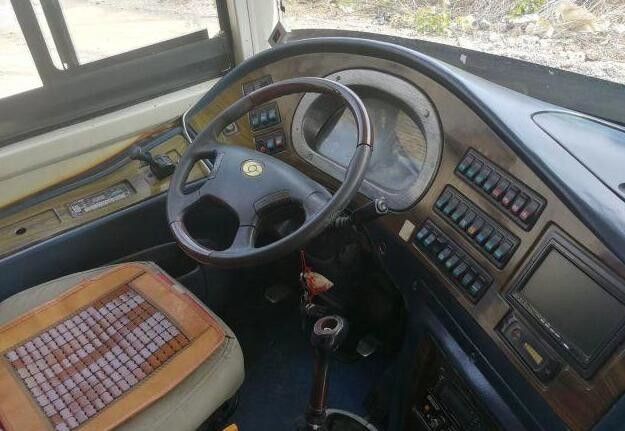 6120 Deisel modelo 61 asientos utilizaron el autobús del pasajero marca de Youngman de 2011 años