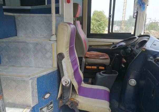 6120 Deisel modelo 61 asientos utilizaron el autobús del pasajero marca de Youngman de 2011 años