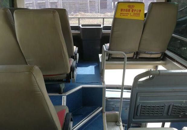 6120 Deisel modelo 61 asientos utilizaron el autobús del pasajero marca de Youngman de 2011 años