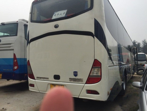 Autobús usado del coche de Seater del modelo 55 del autobús turístico ZK6117 de la mano de Yutong segundo 2011 años