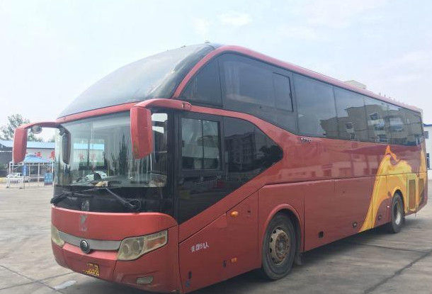 El autobús turístico usado de la mano de Yutong segundo 2011 años 51 asienta la velocidad máxima modelo 6117 100km/H