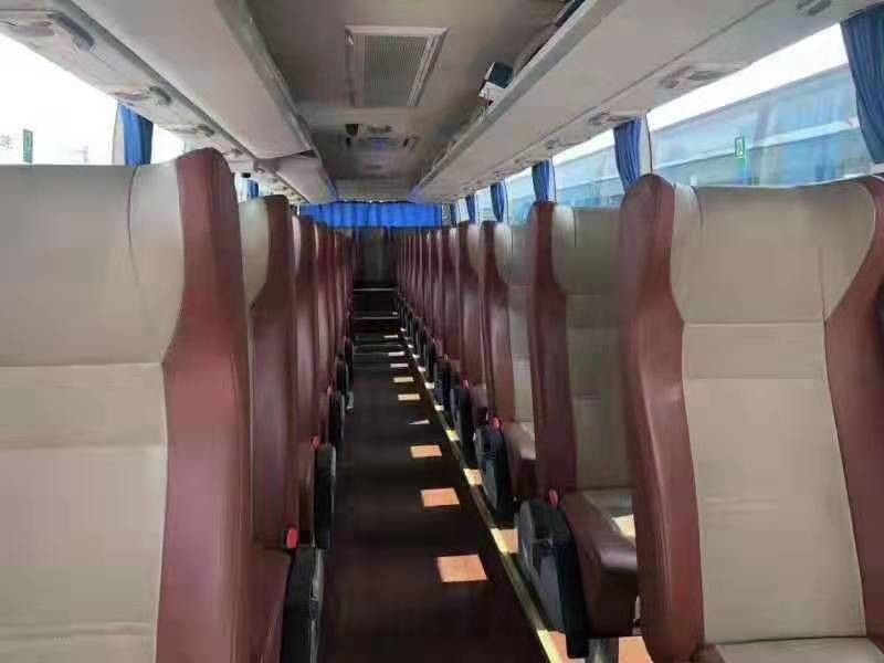 Yutong 6122 series 55 asienta el autobús LHD diesel del coche de la segunda mano los asientos de lujo del color blanco de 2017 años con la puerta automática
