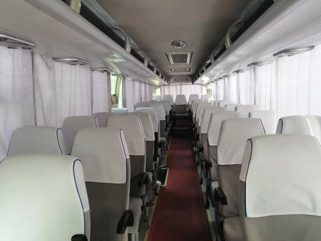 Yutong usado el color blanco transporta 47 asientos las buenas condiciones diesel del autobús de Yutong de 2013 años