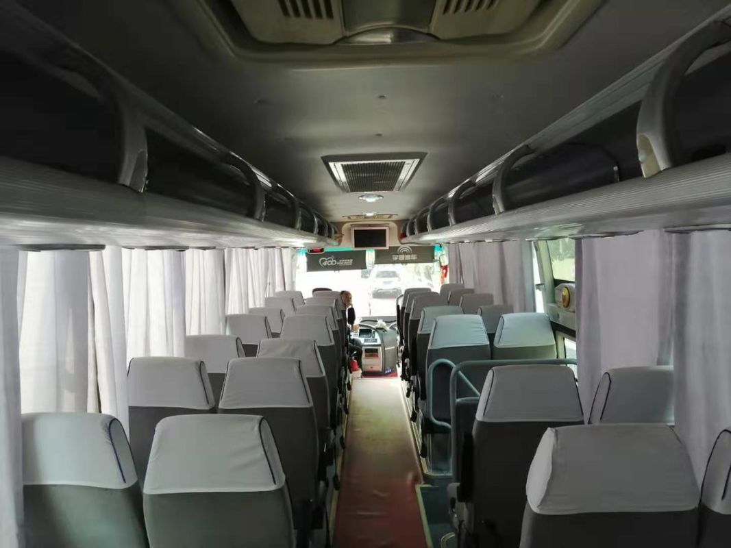 Yutong usado el color blanco transporta 47 asientos las buenas condiciones diesel del autobús de Yutong de 2013 años