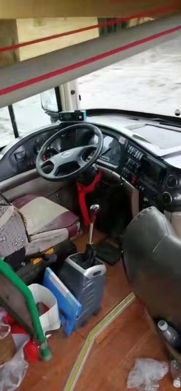 100km/H la velocidad máxima Yutong usado transporta uno y el medio apilador 50 asienta 2011 años