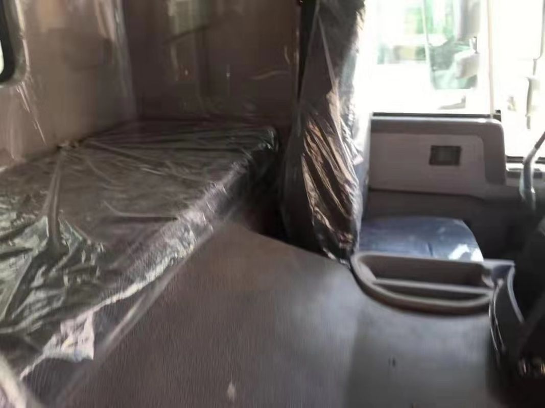 ZZ3317N3867 utilizó el camión de volquete de los neumáticos del camión volquete 8*4 12 con conducción a la derecha