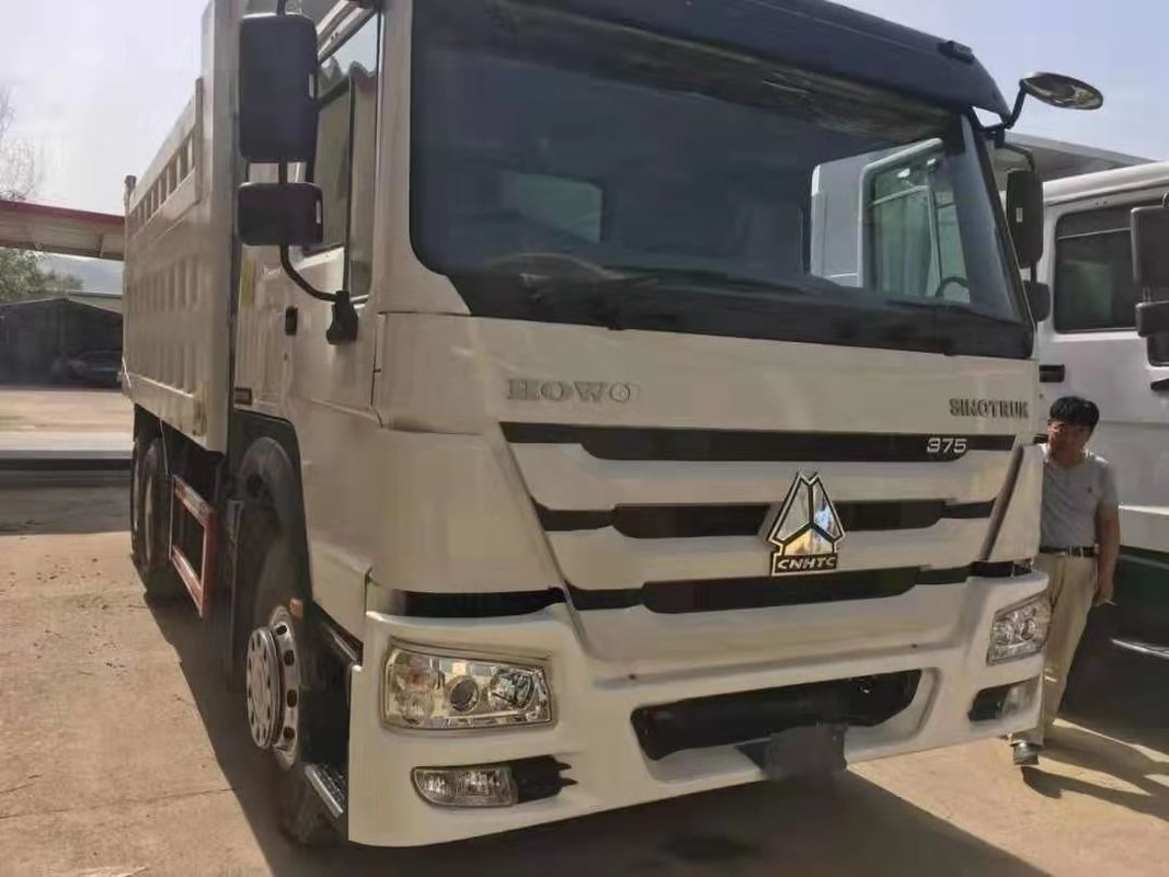 ZZ3317N3867 utilizó el camión de volquete de los neumáticos del camión volquete 8*4 12 con conducción a la derecha