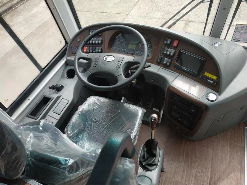 Parte posterior doble Axle Left Hand Drive del autobús del motor diesel de 63 asientos el 110km/H Max Speed