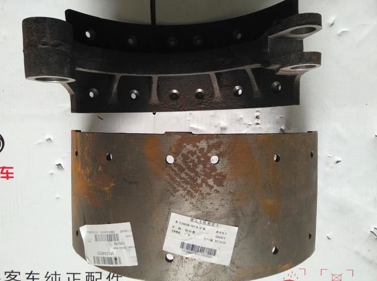 Marca de Yutong del zapato del freno trasero de los recambios 35A23-02523 del autobús del pasajero del acero con poco carbono