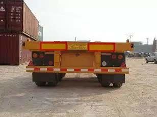 Del plano remolque de acero semi con el neumático del triángulo 12R22.5 40 pies de transporte de contenedores