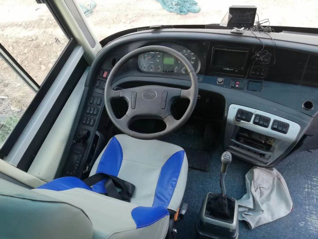 Autobús turístico de Yutong de la mano YC6L330-20 segundo 2011 motor ZK6127 del cilindro de los asientos 6 del año 55