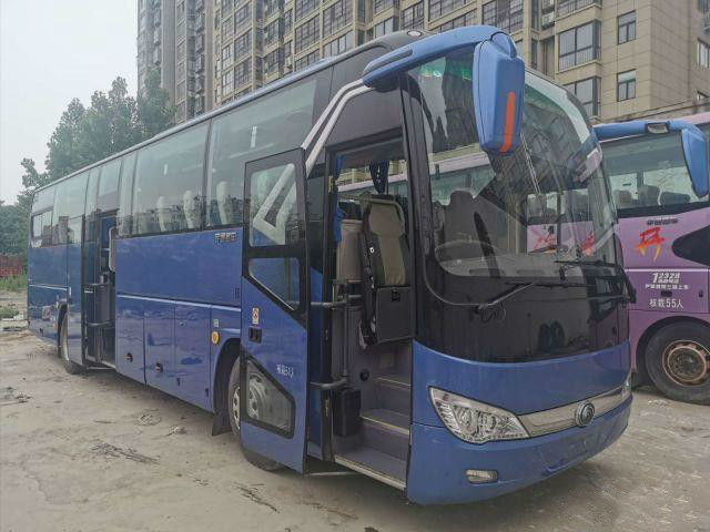 Las puertas dobles diesel 51 asientos KINGLONG usado 2017 años transportan la CA usada de Bus With del coche