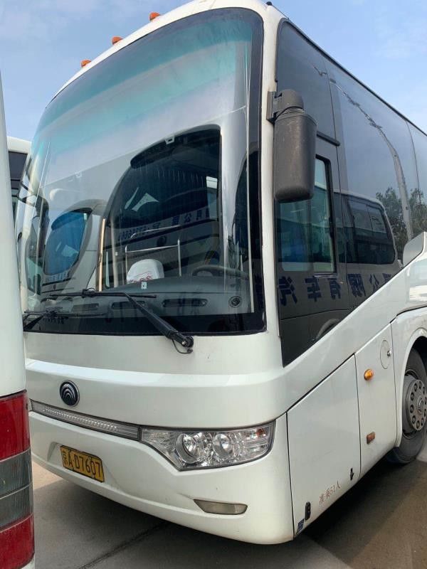 2010 interior de lujo usado diesel del autobús del viaje de los asientos de Yutong ZK6122 51 del año RHD