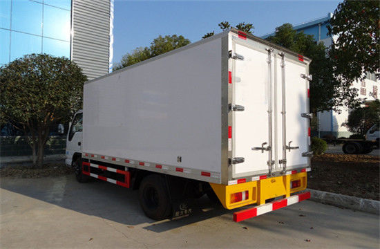 2 la puerta 100P 72kw 98km/H diesel refrigeró Multi-marca médica del Multi-modelo de los materiales del camión
