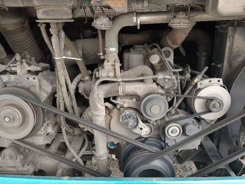 Los asientos de ZK6116HF 228kw 51 utilizaron los autobuses de Yutong que el pasajero transporta el desnudo bajo del kilómetro de los asientos de lujo que embala LHD