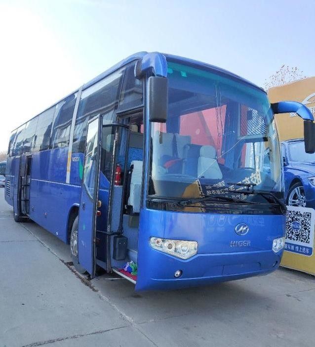 Un KLQ6129 más alto 53 asienta el acero usado motor posterior Chiassis de Bus Double Doors del coche