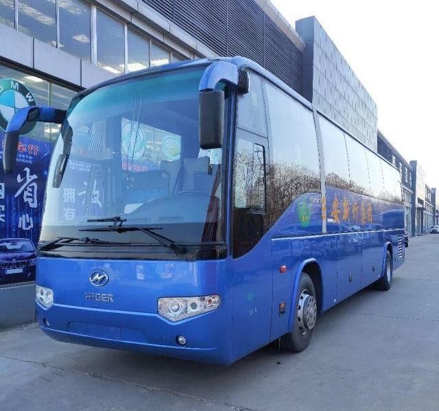 Un KLQ6129 más alto 53 asienta el acero usado motor posterior Chiassis de Bus Double Doors del coche