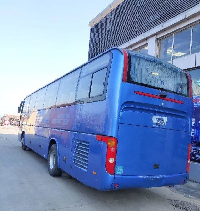 Un KLQ6129 más alto 53 asienta el acero usado motor posterior Chiassis de Bus Double Doors del coche