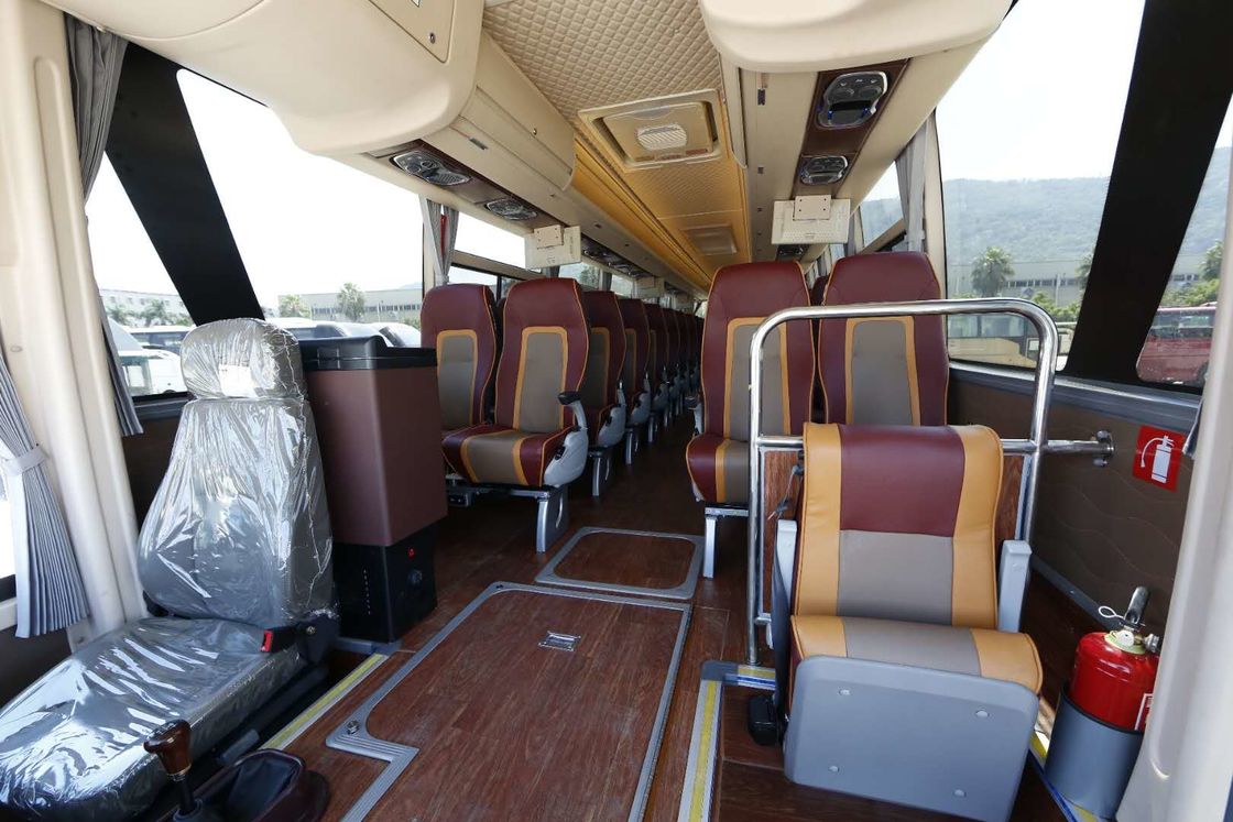 Nuevo el bus turístico diesel Front Cummins Engine Buses de Axle Euro II del doble de la marca 58-70 asientos utilizó el dragón de oro XML6125