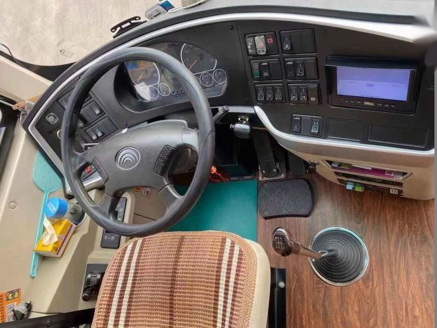 El solo chasis de dirección dejado del saco hinchable de las puertas VIP de lujo asienta al pasajero usado que el autobús utilizó asientos de la marca ZK6908 38 del autobús de Yutong