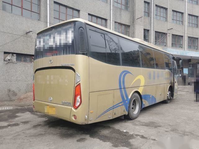 38 bus turístico usado izquierdo de Kinglong de la dirección del motor seis de Yuchai de los asientos de los cilindros 270hp V del chasis euro posterior del saco hinchable XMQ6901