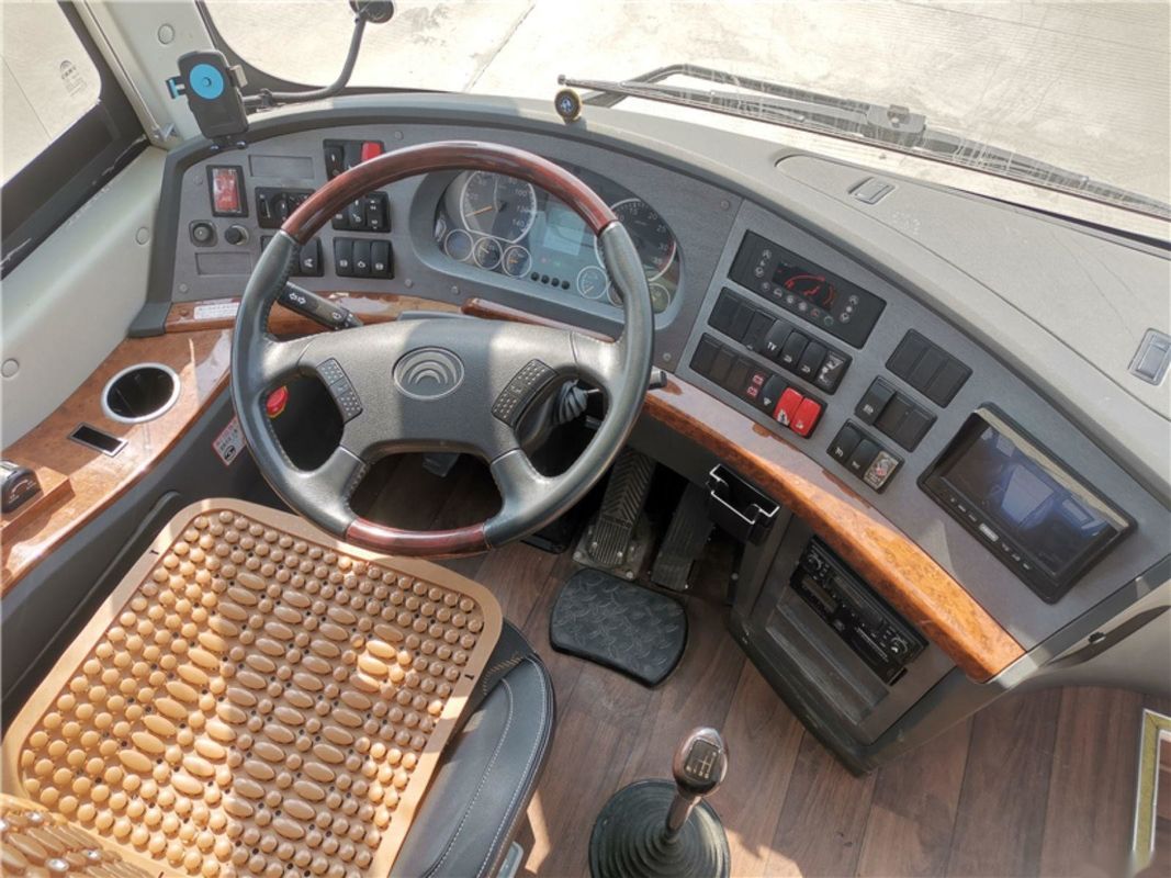 El motor de dirección izquierdo 220kw del WP del chasis del saco hinchable utilizó al pasajero que el autobús usado los asientos de Yutong del autobús 50 para las ventas modela a Zk 6119