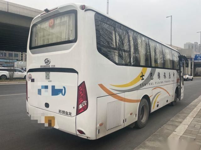Los asientos más altos usados del modelo KLQ6882 39 del autobús que el chasis de acero utilizó puertas del motor 162kw de la parte posterior de Yuchai del autobús del pasajero solas salieron del buey