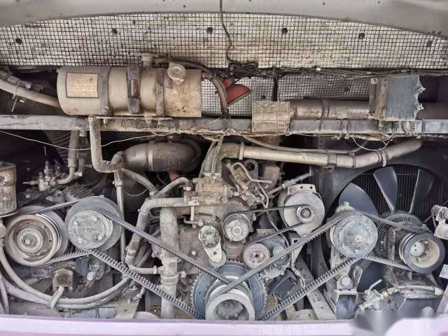 Yutong ZK6107 usado kilómetro bajo del chasis 47 de Bus For Africa del coche de los asientos de la dirección de las buenas condiciones izquierdas de acero del euro III