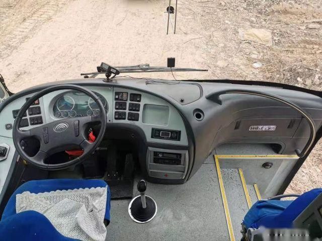 Yutong ZK6107 usado kilómetro bajo del chasis 47 de Bus For Africa del coche de los asientos de la dirección de las buenas condiciones izquierdas de acero del euro III