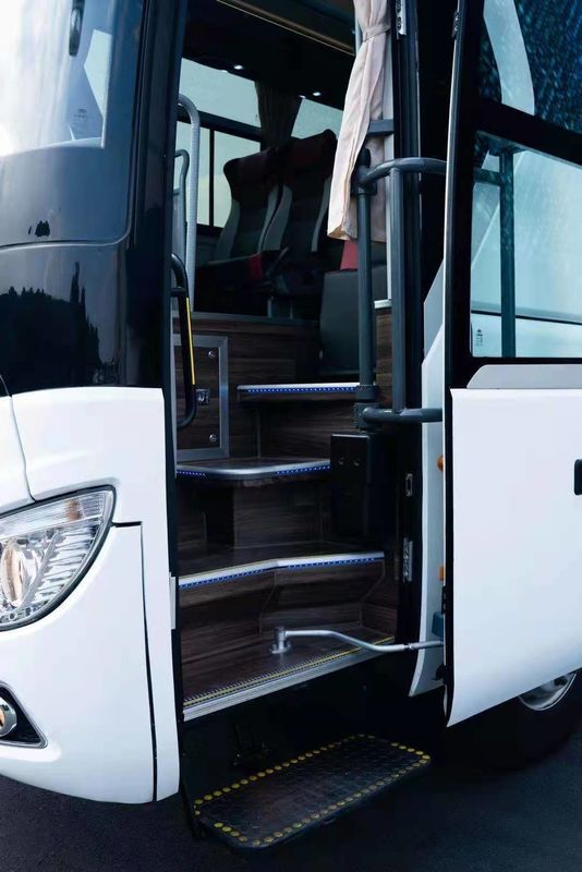 El autobús a estrenar ZK6126 de Yutong dobla a Axle With 58 asienta el color blanco en motor posterior de la promoción