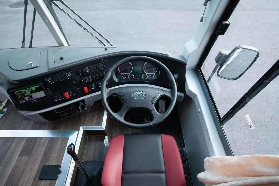 El autobús a estrenar ZK6126 de Yutong dobla a Axle With 58 asienta el color blanco en motor posterior de la promoción