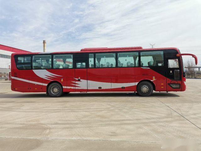 ZK6122 utilizó al coche que Bus Yutong Brand 55 asienta 2017 asientos de acero del VIP del chasis del motor posterior bajo del kilómetro