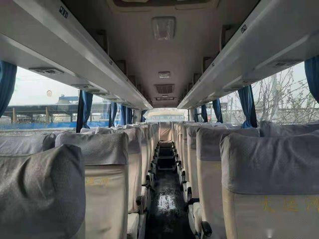El coche usado una marca más alta Bus KLQ6109 46 asienta la puerta izquierda de Singel de la dirección del kilómetro bajo