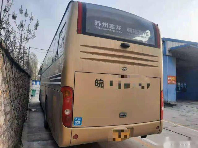 El coche usado una marca más alta Bus KLQ6109 46 asienta la puerta izquierda de Singel de la dirección del kilómetro bajo
