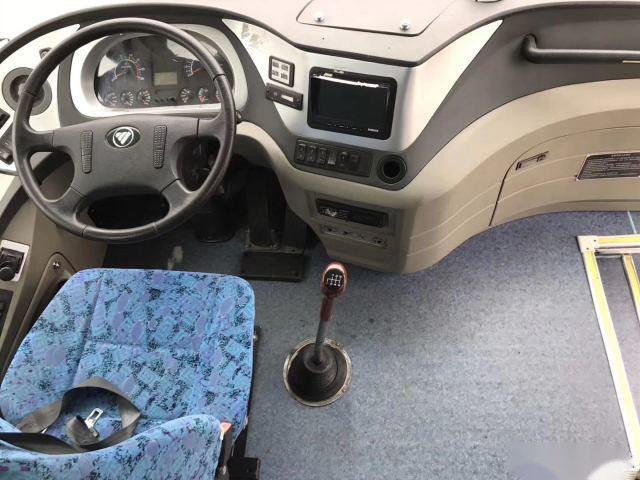 BJ6113 utilizó la impulsión baja de la mano izquierda del euro IV del kilómetro de la sola puerta de los asientos de la marca 51 de Bus FOTON del coche