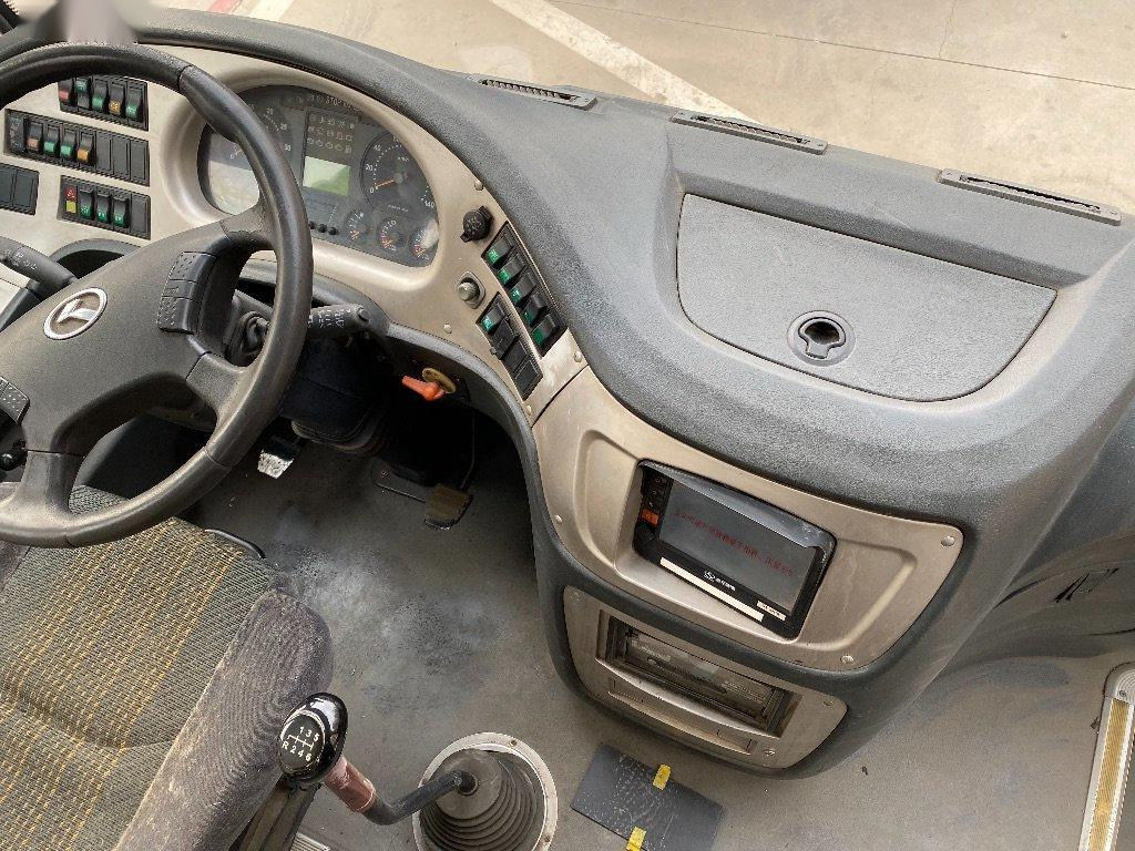 El modelo usado XMQ6802 32 del autobús de Kinglong asienta el bus turístico usado la impulsión de acero de la mano izquierda del chasis
