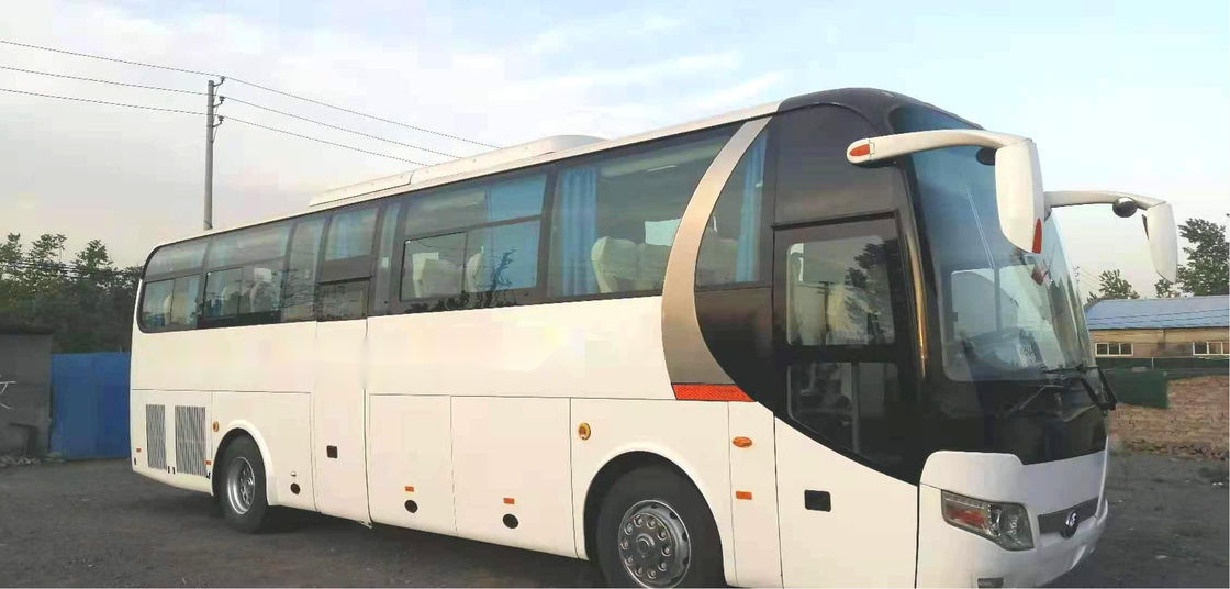 Los asientos usados del autobús ZK6110 51 de Yutong utilizaron el bus turístico que el chasis de acero salió de puertas dobles de dirección